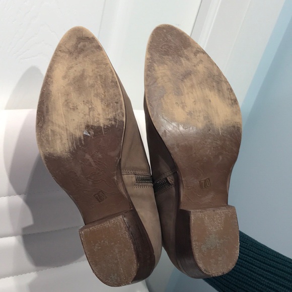 Steve Madden Leather Ankle Booties. Zip up sides. - Picture 7 of 8